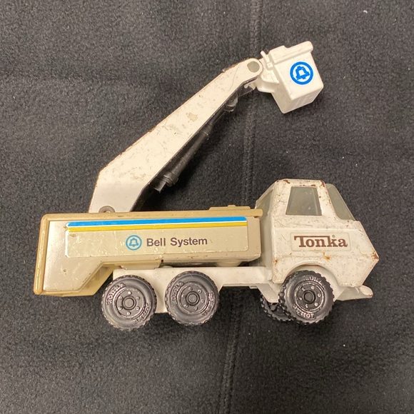 Tonka Vintage Bell System Lineman Bucket Truck 55010 used /played with - Picture 2 of 10